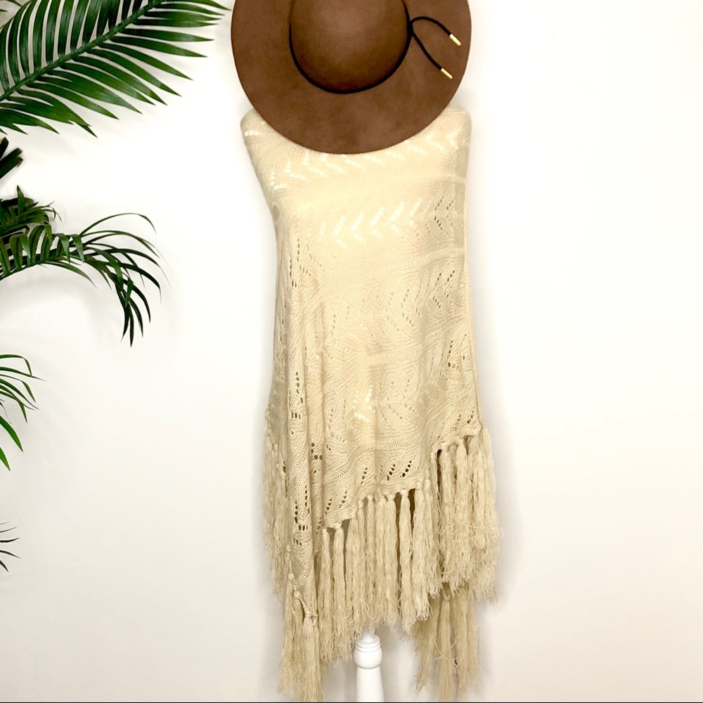 Knit poncho. Cream. Asymmetric with fringe. Soft.